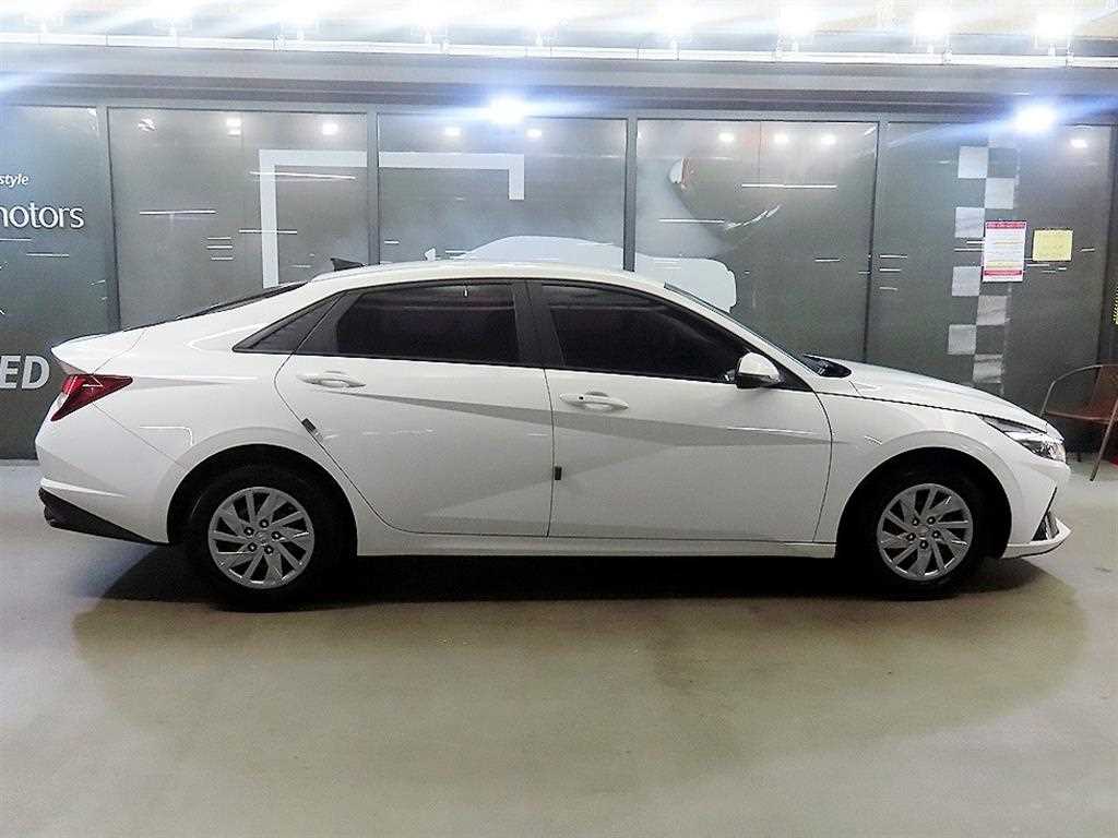 HYUNDAI Avante - Vista 3