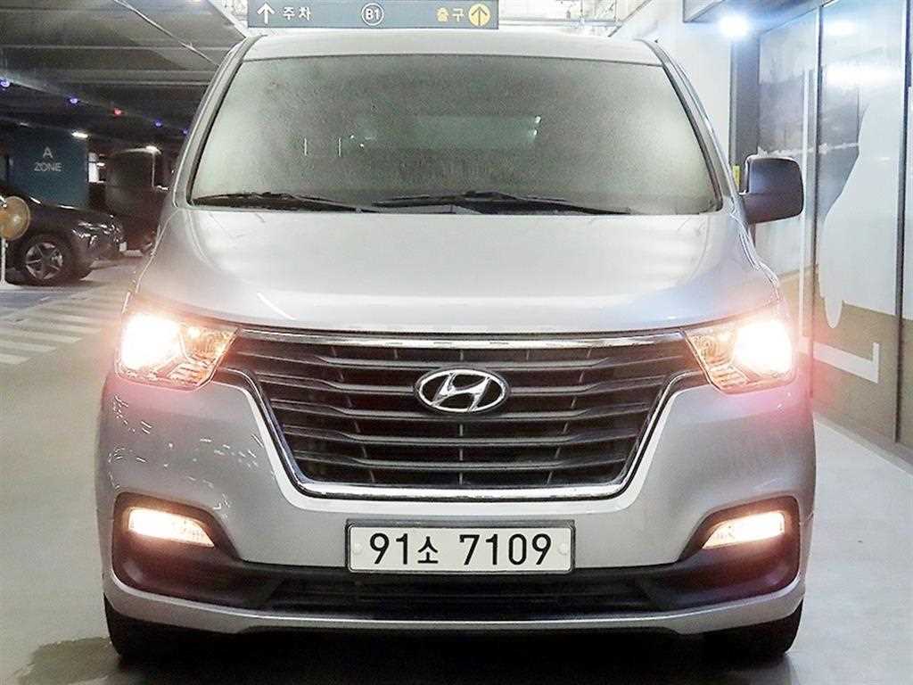 HYUNDAI Starex - Vista 2