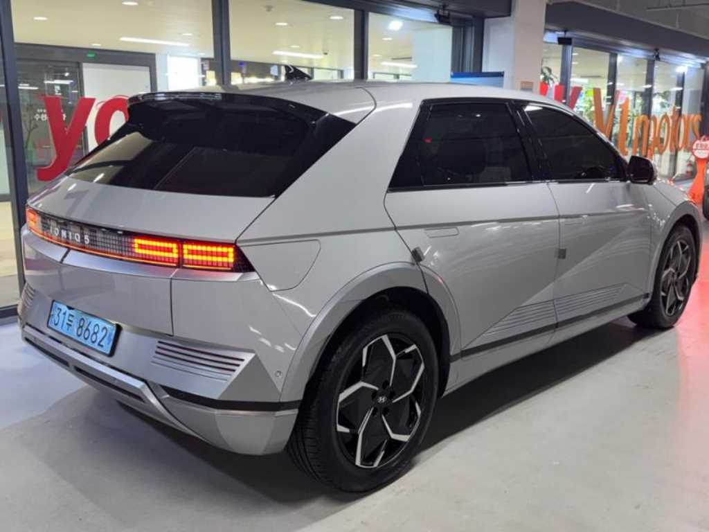 HYUNDAI Ioniq 5 - Vista 6