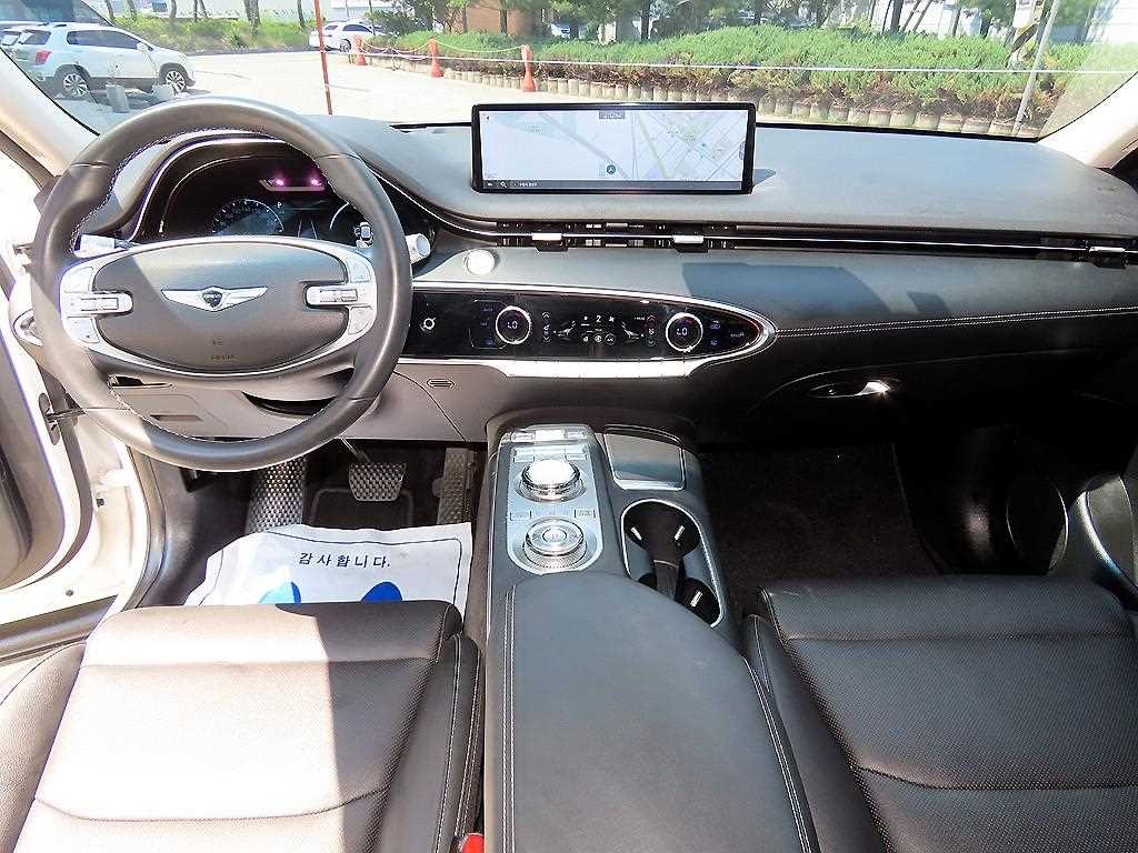 Genesis GV70 - Vista 9