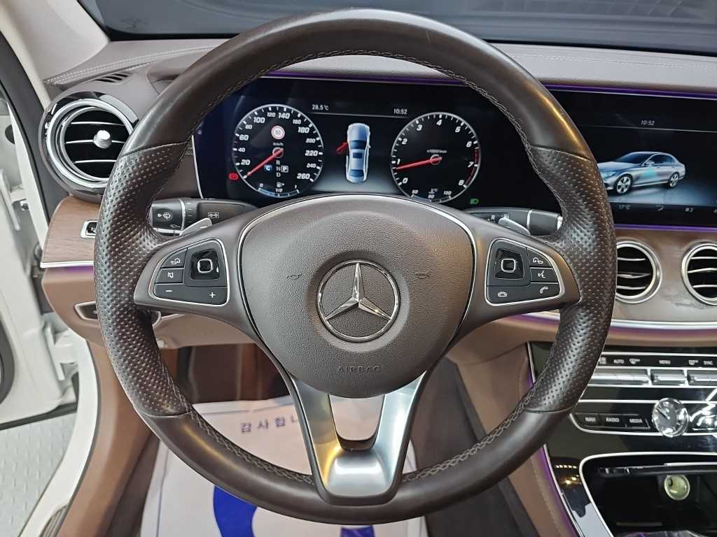 Mercedes Benz E class - Vista 11