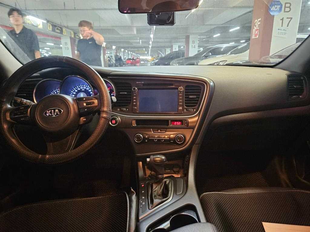 KIA K5 - Vista 8