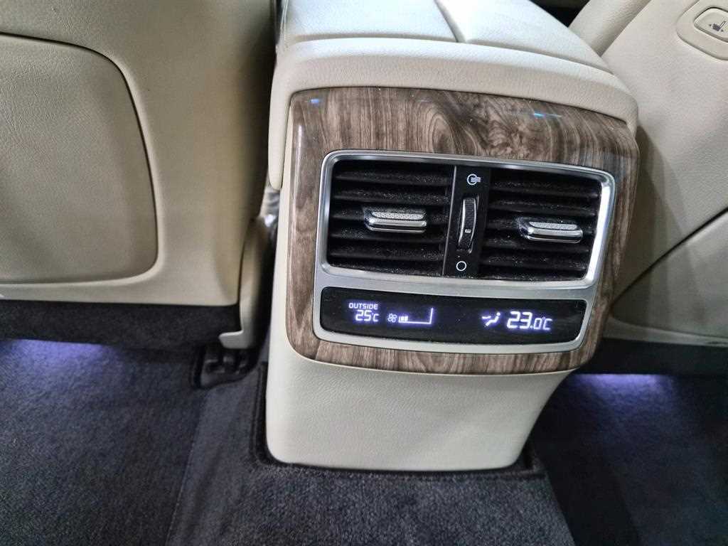 KIA K9 - Vista 11