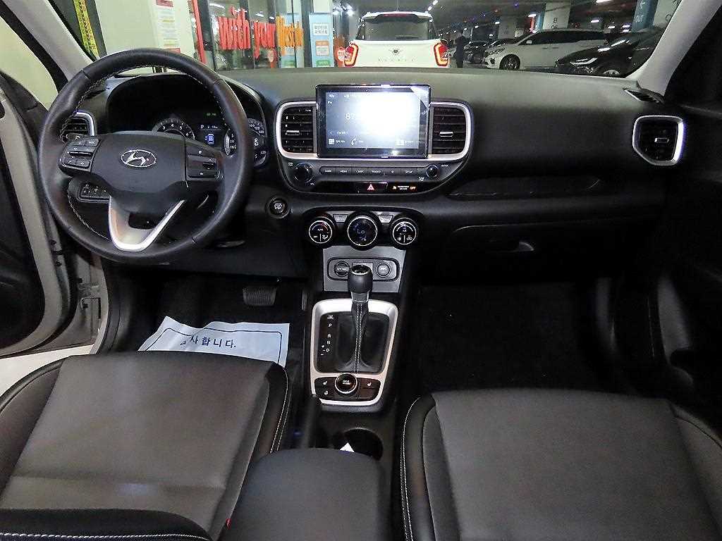 HYUNDAI Venue - Vista 12