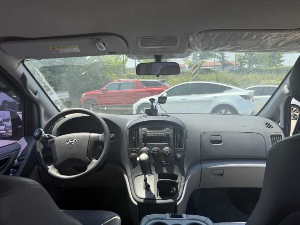 HYUNDAI Starex - Vista 7