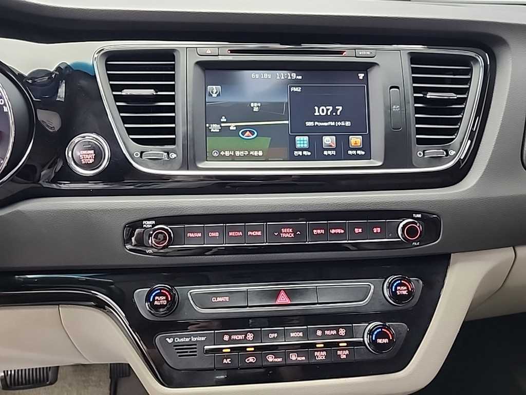KIA Carnival - Vista 12
