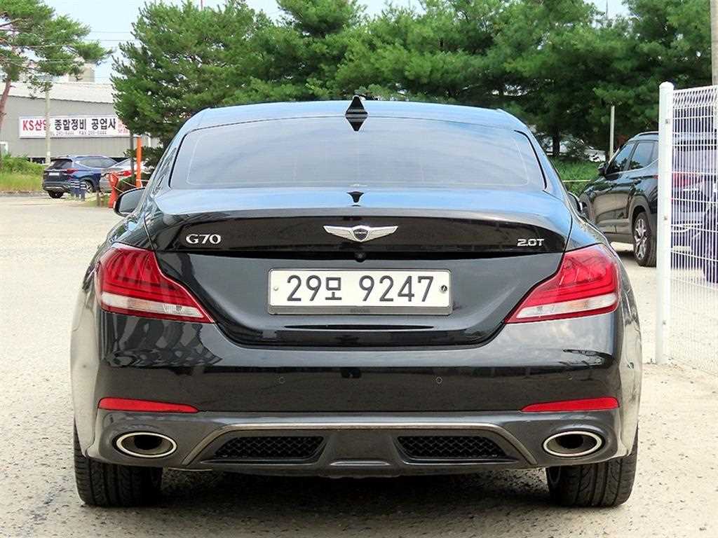 Genesis G70 - Vista 6