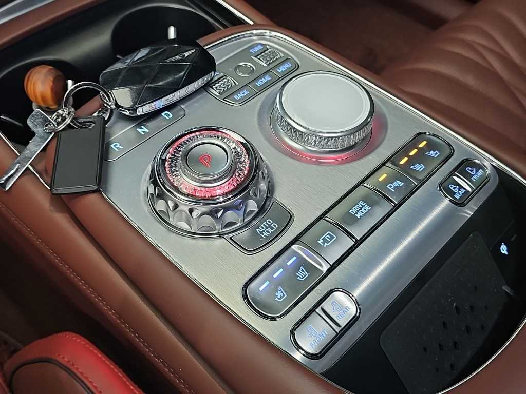 Genesis G90 - Vista 10
