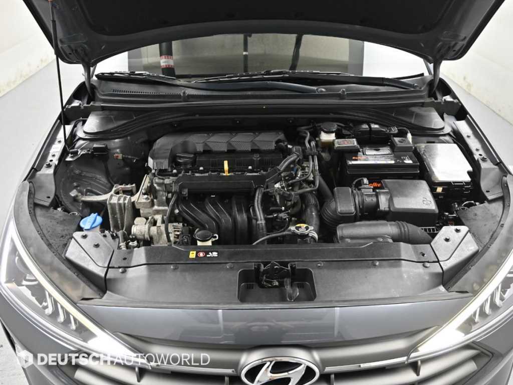 HYUNDAI Avante - Vista 8