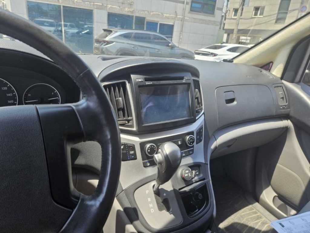 HYUNDAI Starex - Vista 2