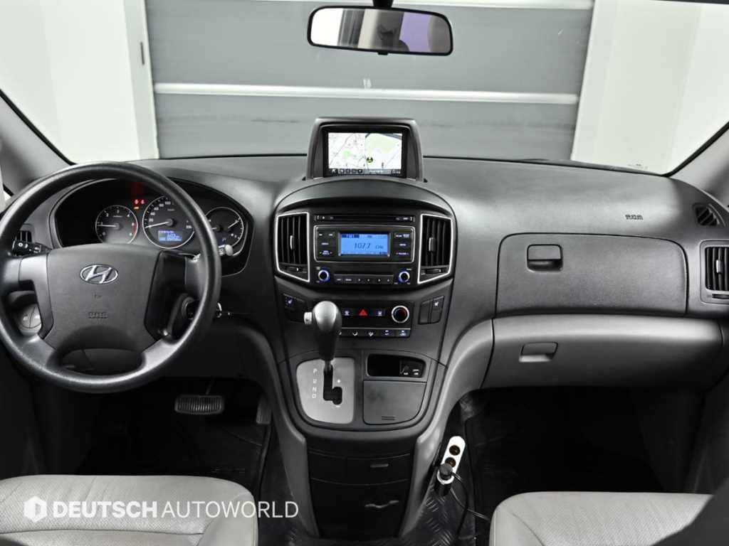 HYUNDAI Starex - Vista 7