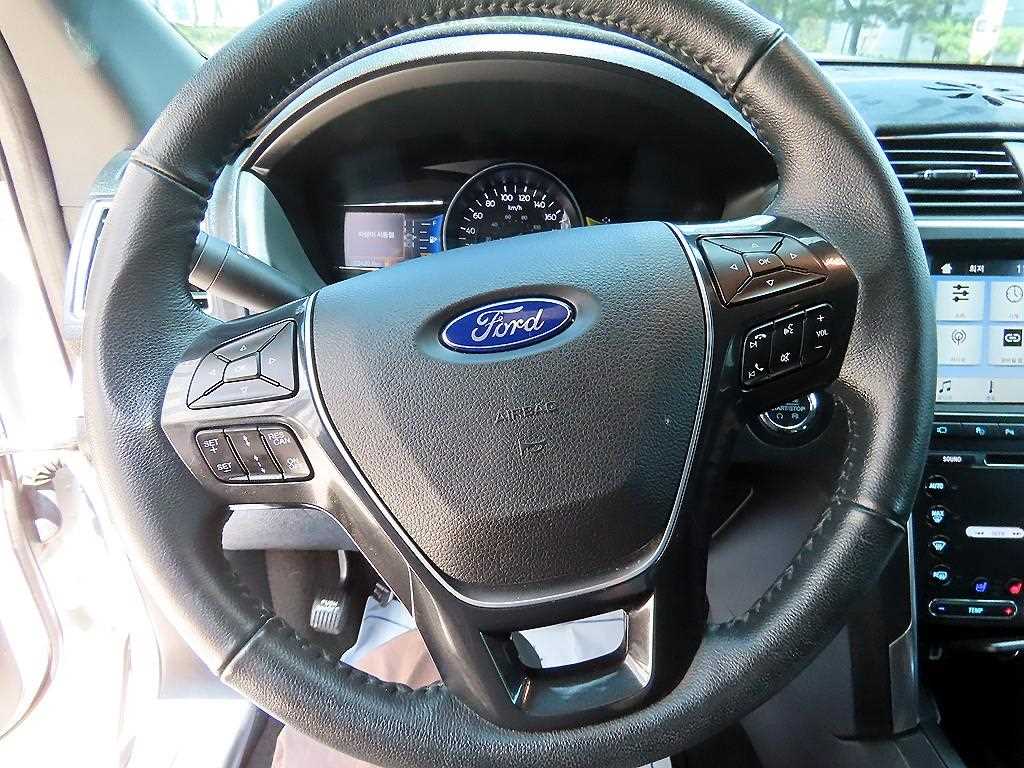 Ford Explorer - Vista 10