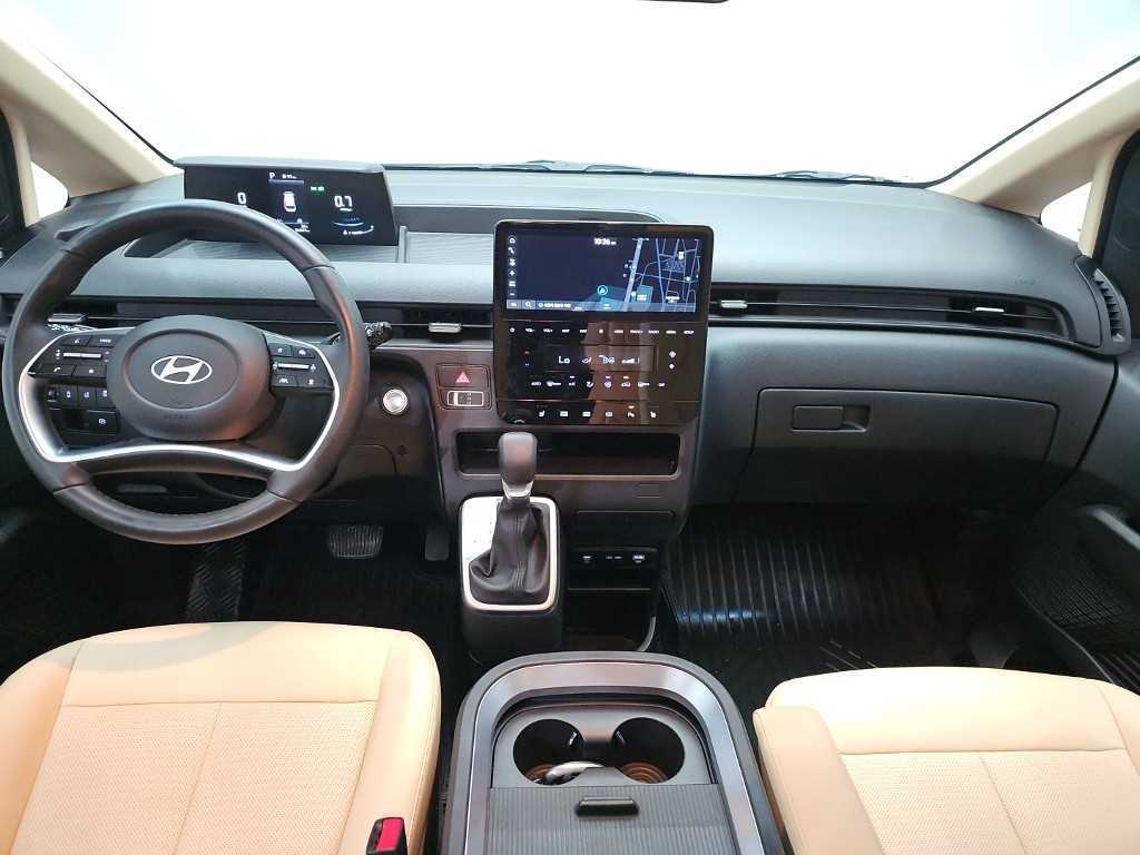 HYUNDAI Staria - Vista 9