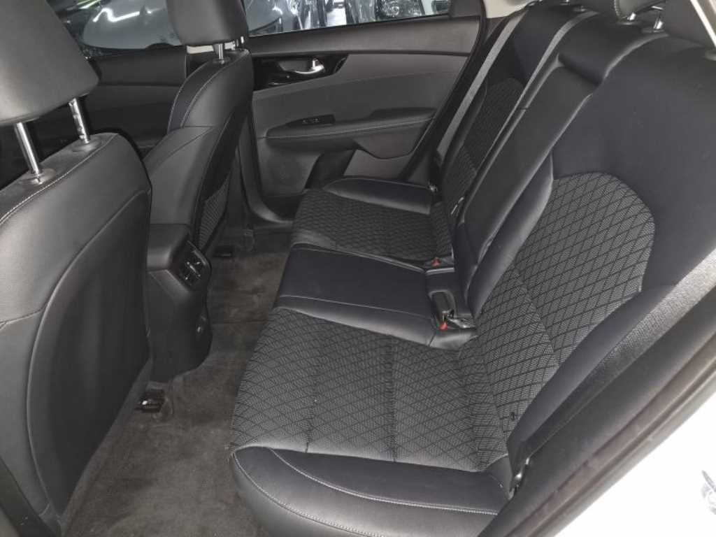 KIA K3 - Vista 10