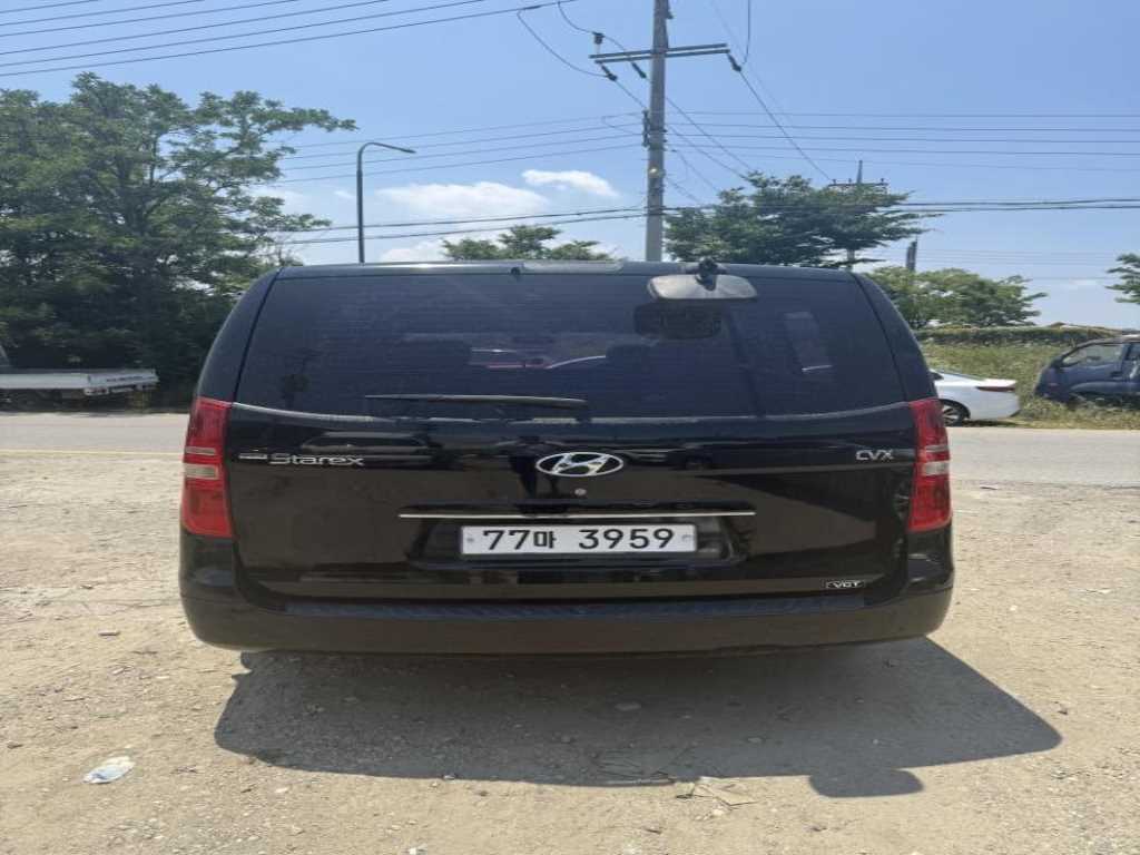 HYUNDAI Starex - Vista 3