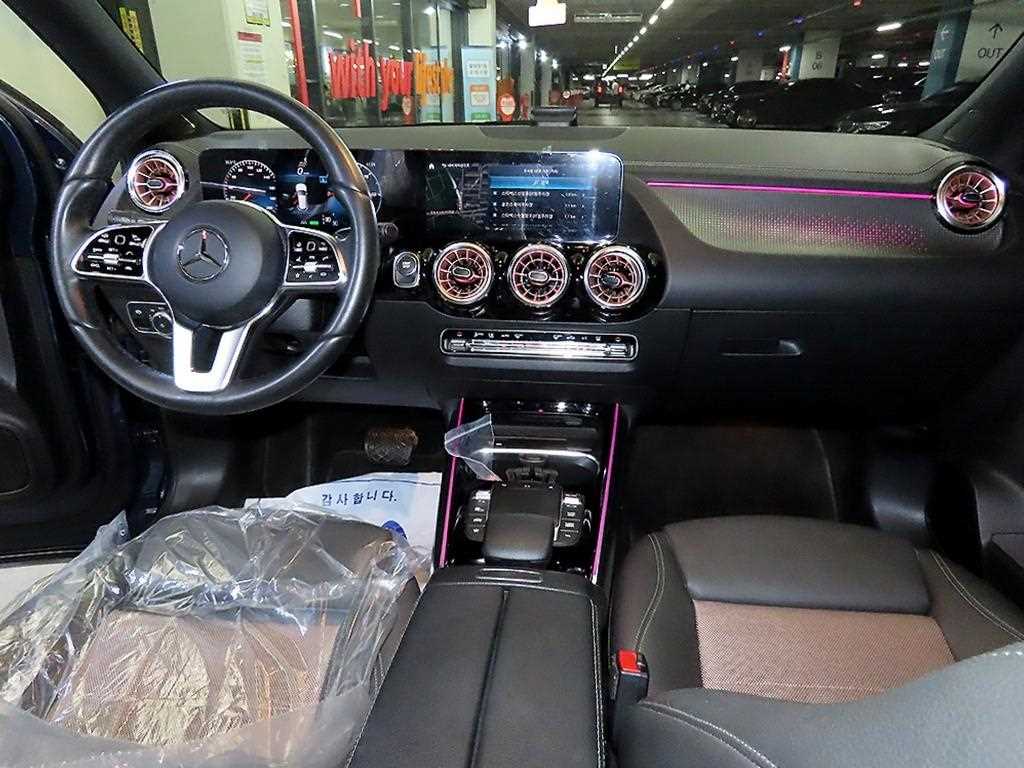 Mercedes Benz EQA - Vista 12