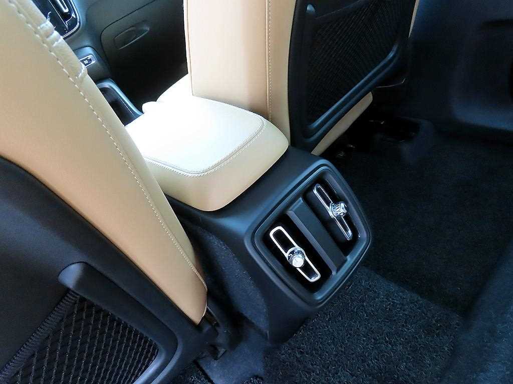 Volvo XC40 2021 Blanco - Importación desde Corea - HF Imports Iquique - Foto 17