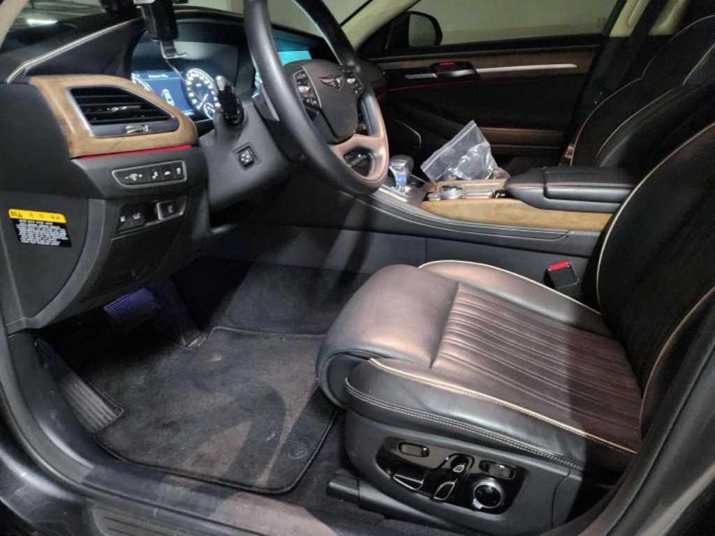Genesis G90 - Vista 11