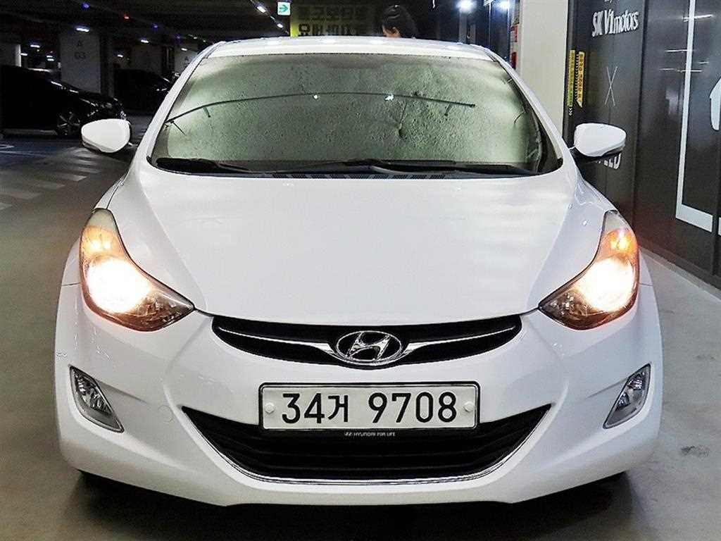 HYUNDAI Avante - Vista 2