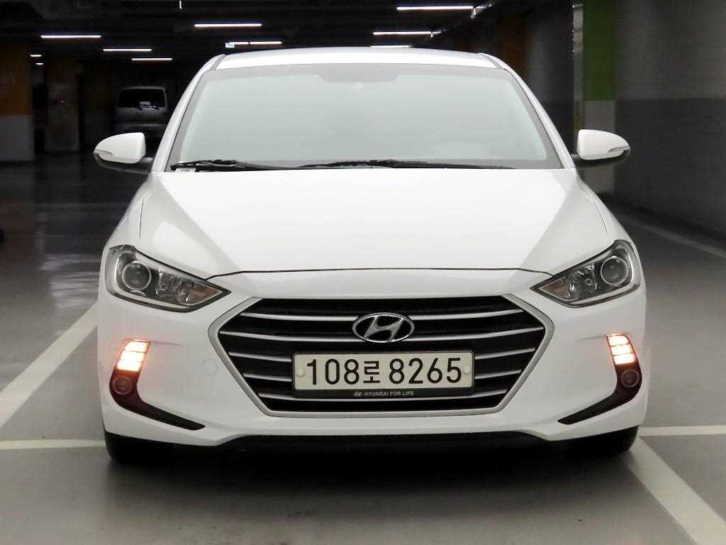 HYUNDAI Avante - Vista 2