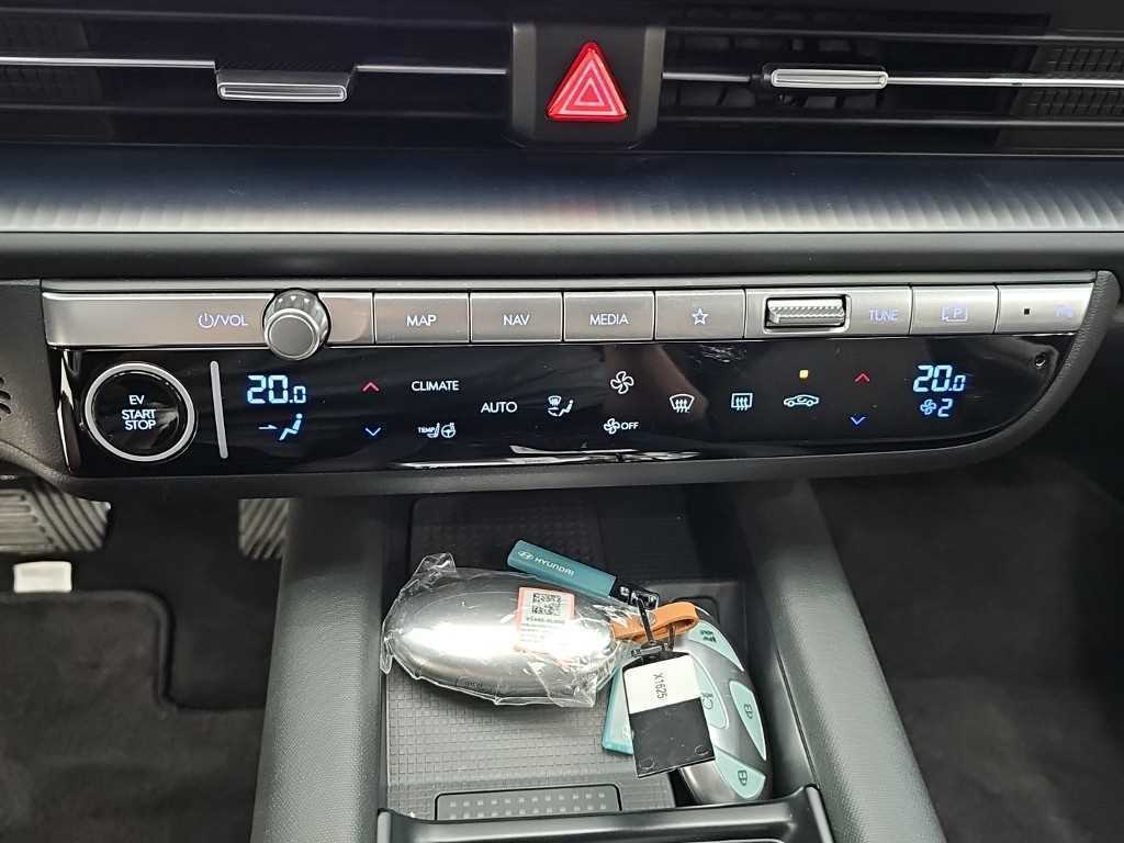 HYUNDAI Ioniq 6 - Vista 12