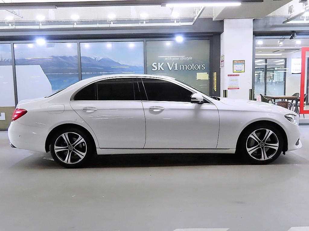 Mercedes Benz E class - Vista 3