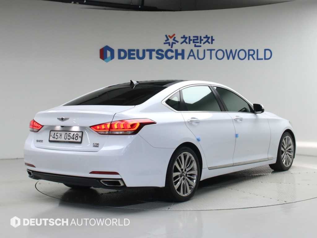 HYUNDAI Genesis - Vista 2