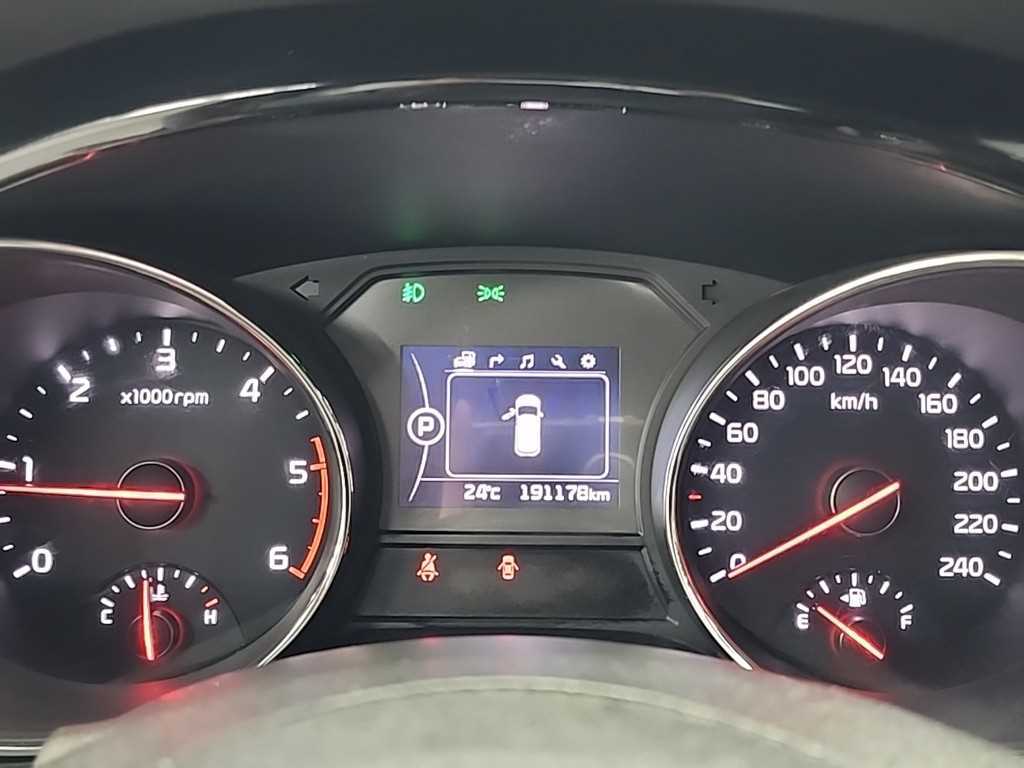 KIA Carnival - Vista 6