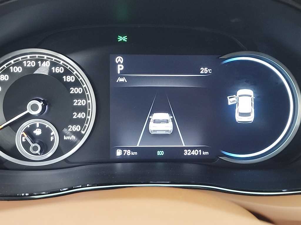 Genesis GV70 - Vista 8