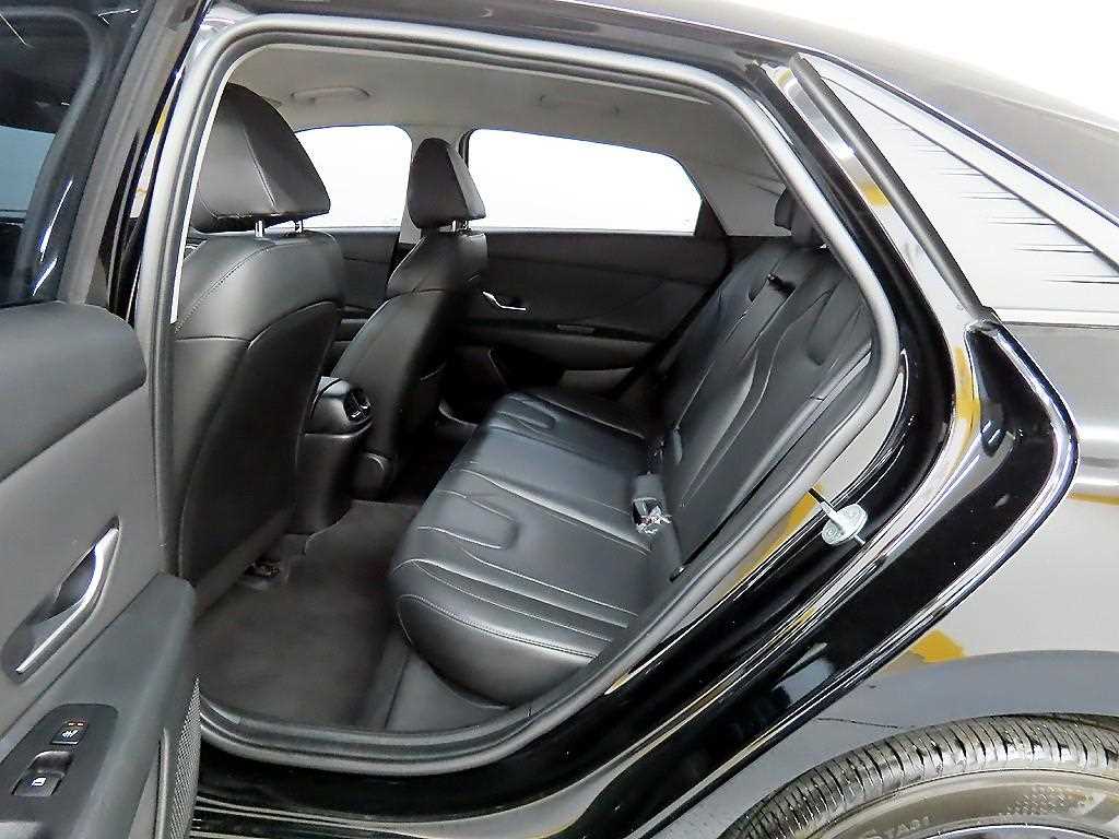 HYUNDAI Avante - Vista 8
