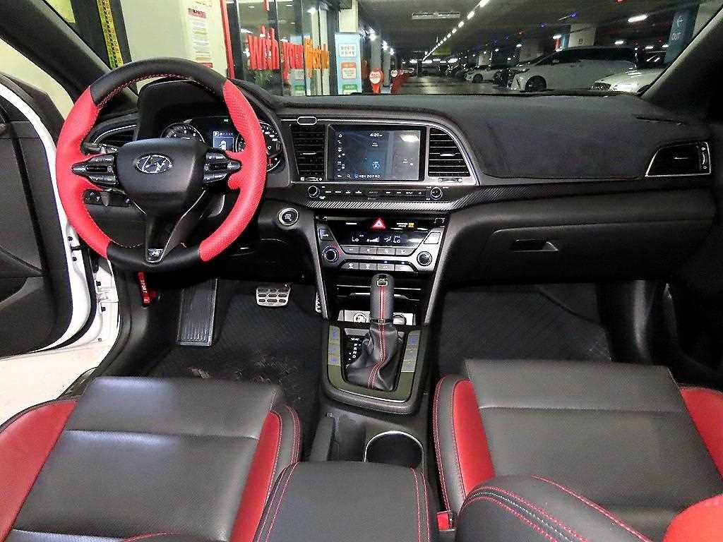 HYUNDAI Avante - Vista 12