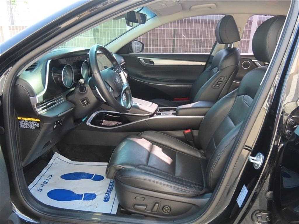 HYUNDAI Grandeur - Vista 7