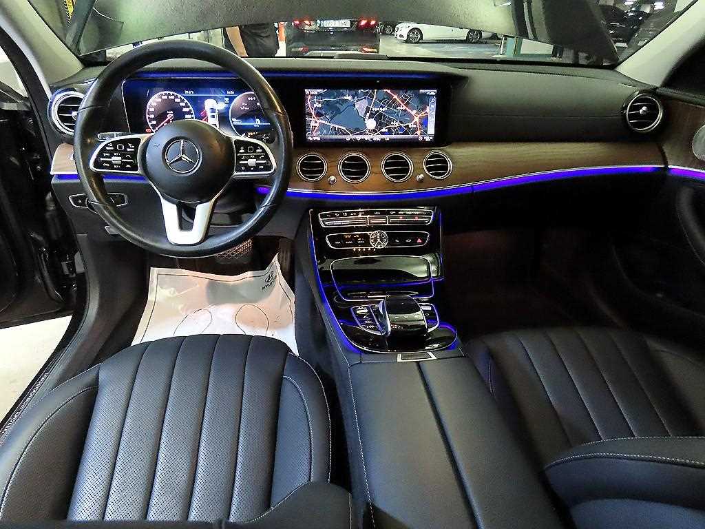 Mercedes Benz E class - Vista 12