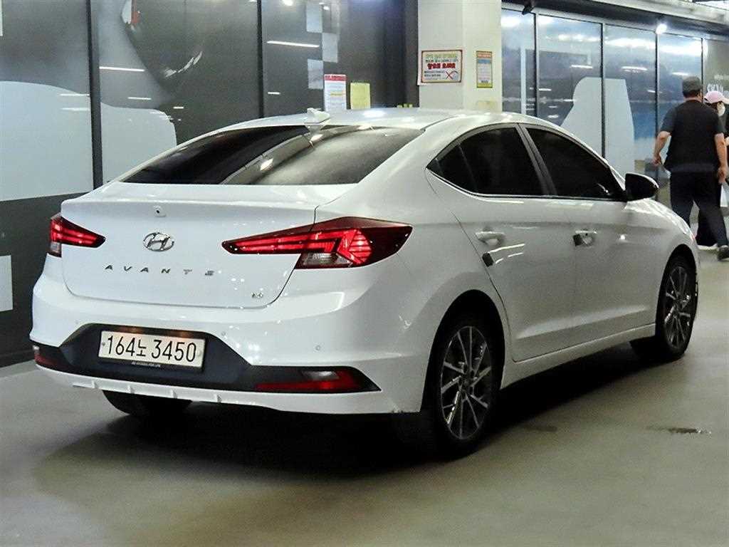 HYUNDAI Avante - Vista 6
