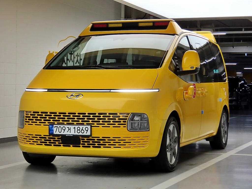HYUNDAI Staria - Vista 2