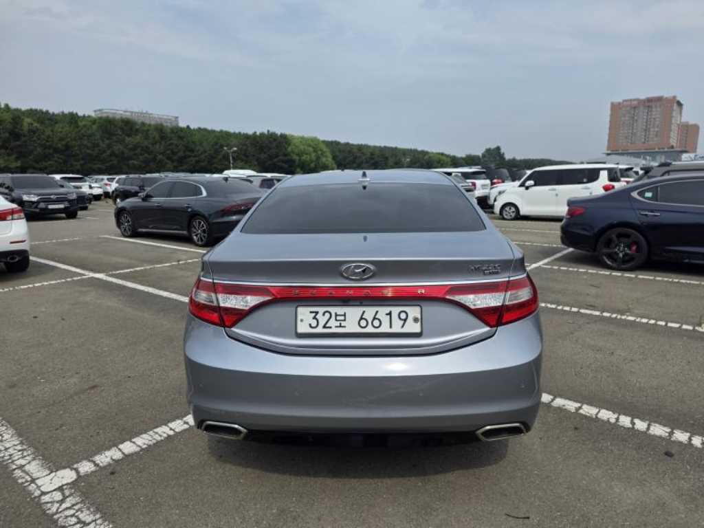 HYUNDAI Grandeur - Vista 3