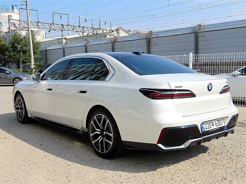 BMW 7 Series - Vista 3