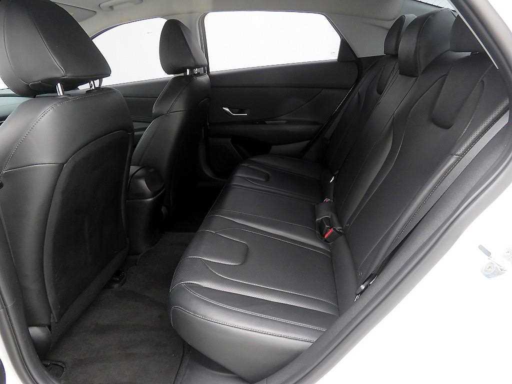 HYUNDAI Avante - Vista 9