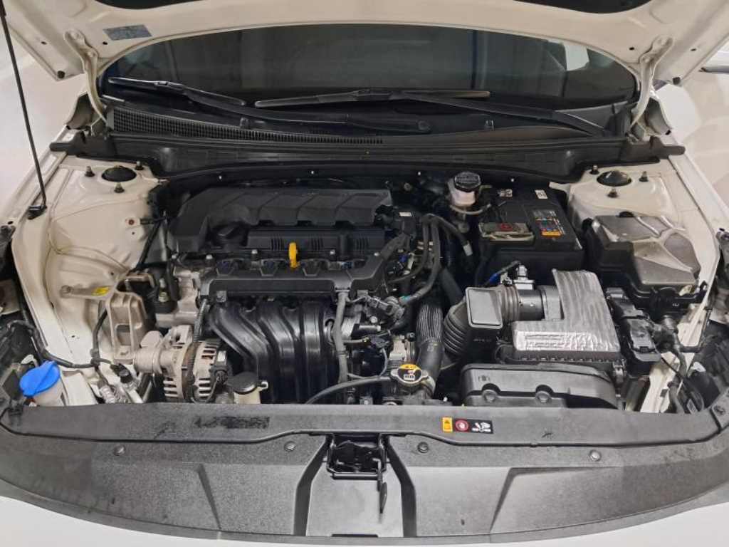 HYUNDAI Avante - Vista 7
