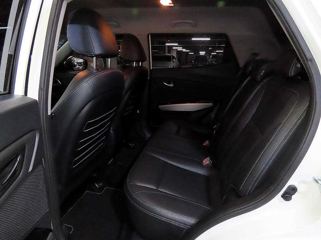 Ssangyong Tivoli - Vista 9