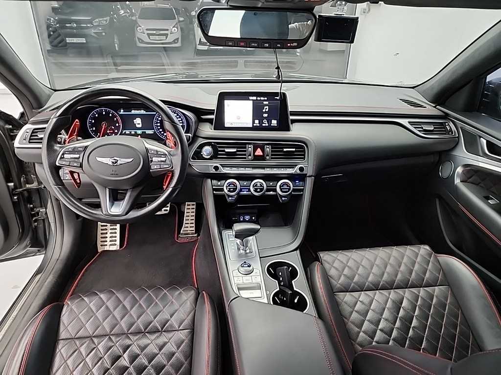 Genesis G70 - Vista 9
