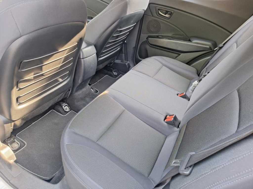 Ssangyong Tivoli - Vista 9