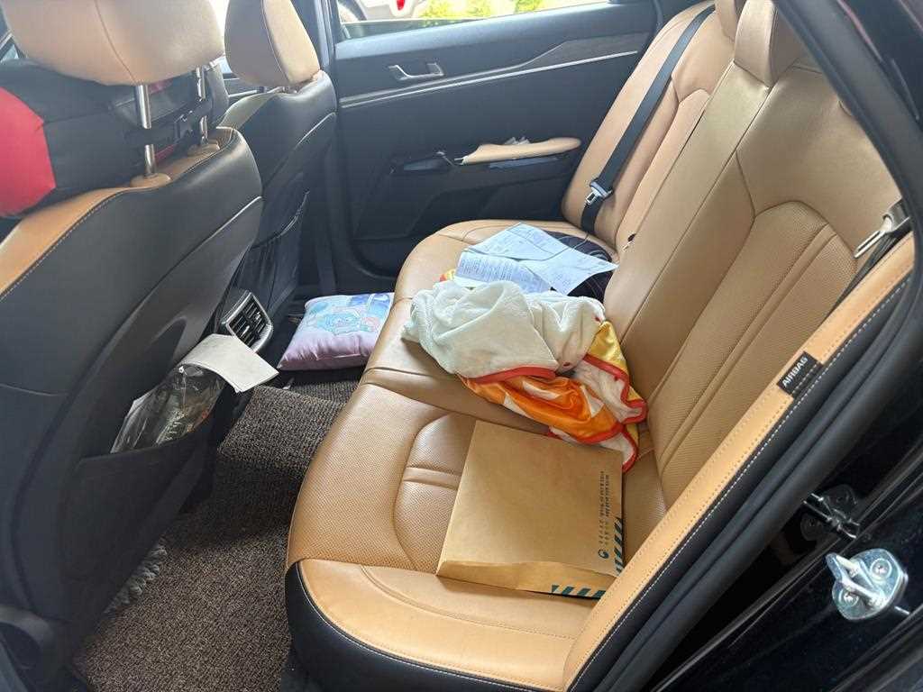 KIA K5 - Vista 9