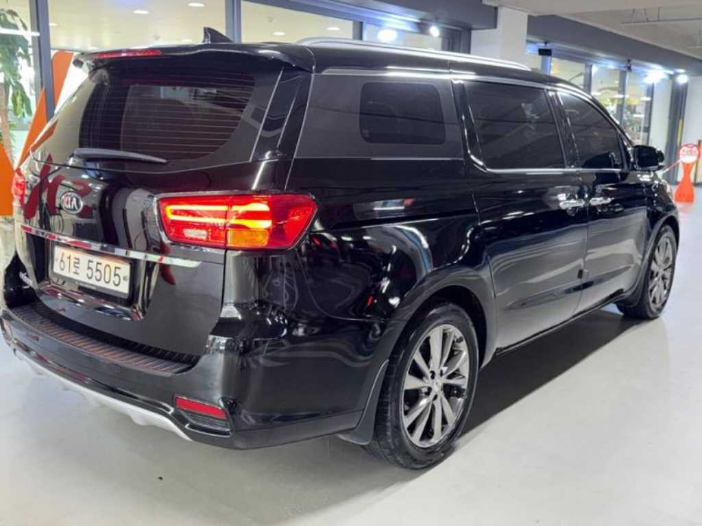 KIA Carnival - Vista 6