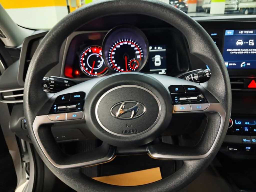 HYUNDAI Avante - Vista 10