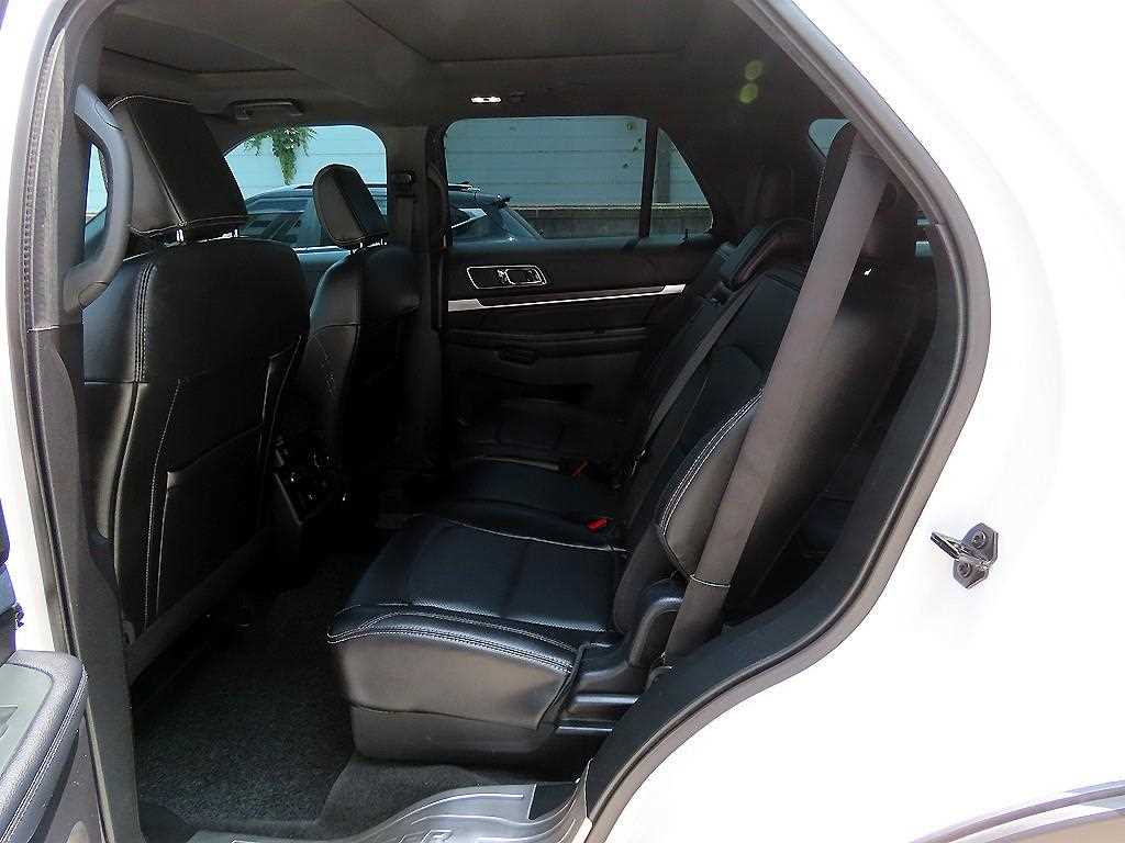 Ford Explorer - Vista 8