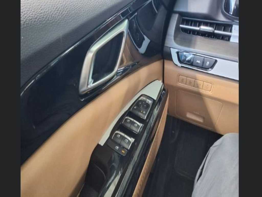 KIA Carnival - Vista 3
