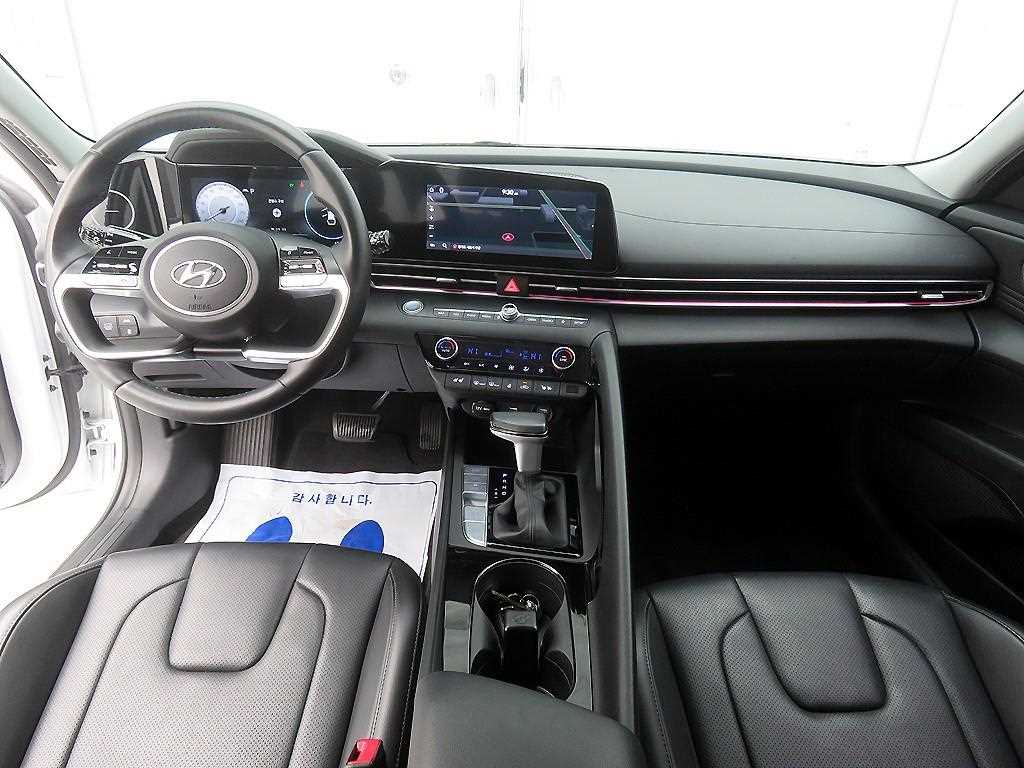 HYUNDAI Avante - Vista 10