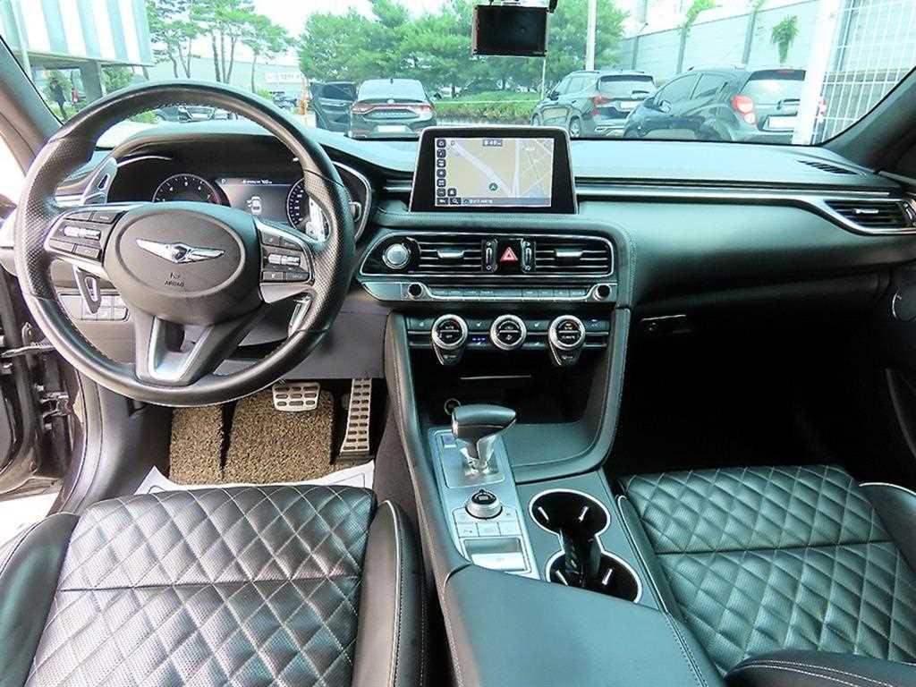 Genesis G70 - Vista 9