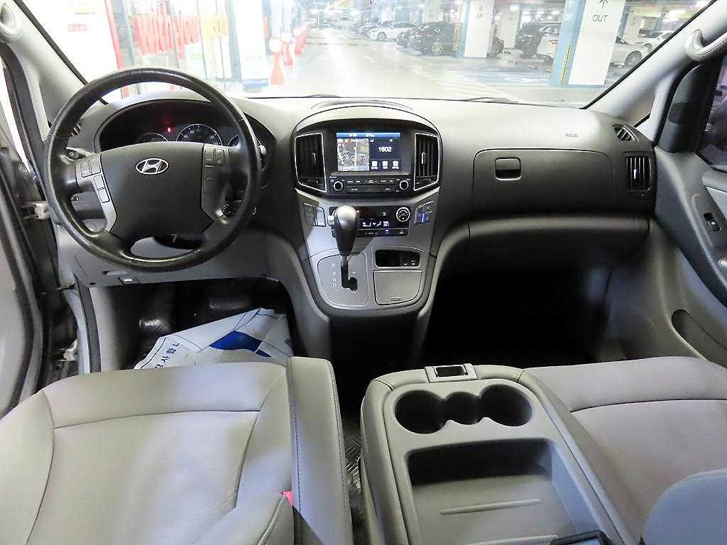 HYUNDAI Starex - Vista 12